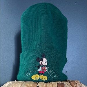 Vintage “Goofy's Hat Co.” Disney Mickey Mouse Disney World green knit beanie